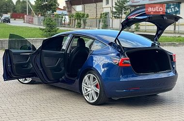 Седан Tesla Model 3 2023 в Ивано-Франковске