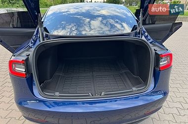 Седан Tesla Model 3 2023 в Ивано-Франковске