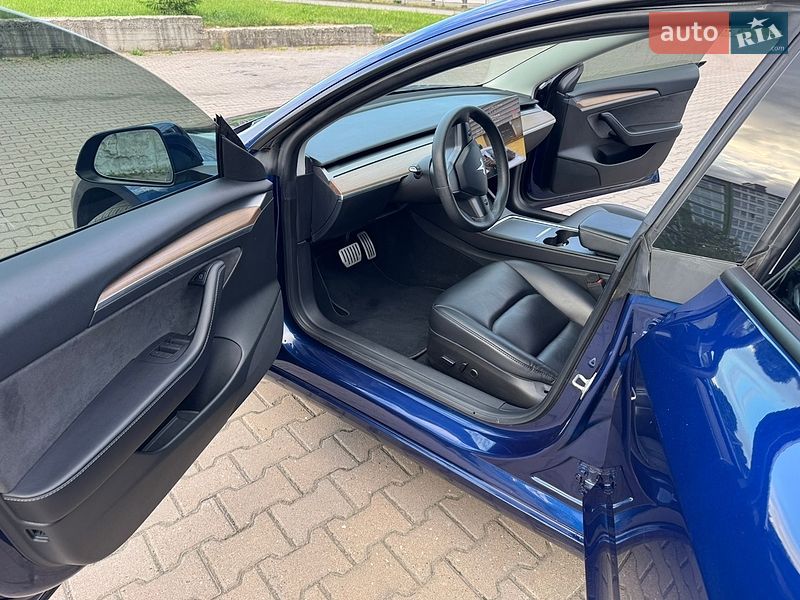 Седан Tesla Model 3 2023 в Ивано-Франковске