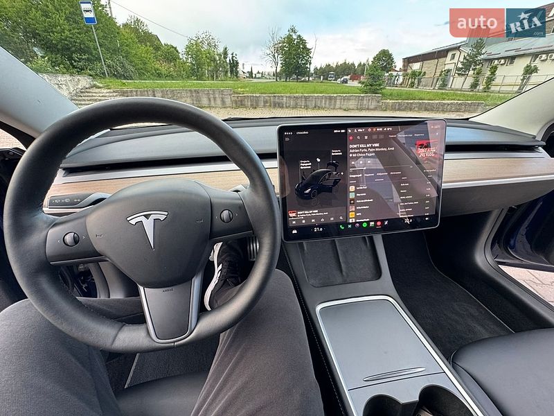 Седан Tesla Model 3 2023 в Ивано-Франковске