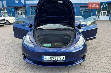 Седан Tesla Model 3 2023 в Ивано-Франковске