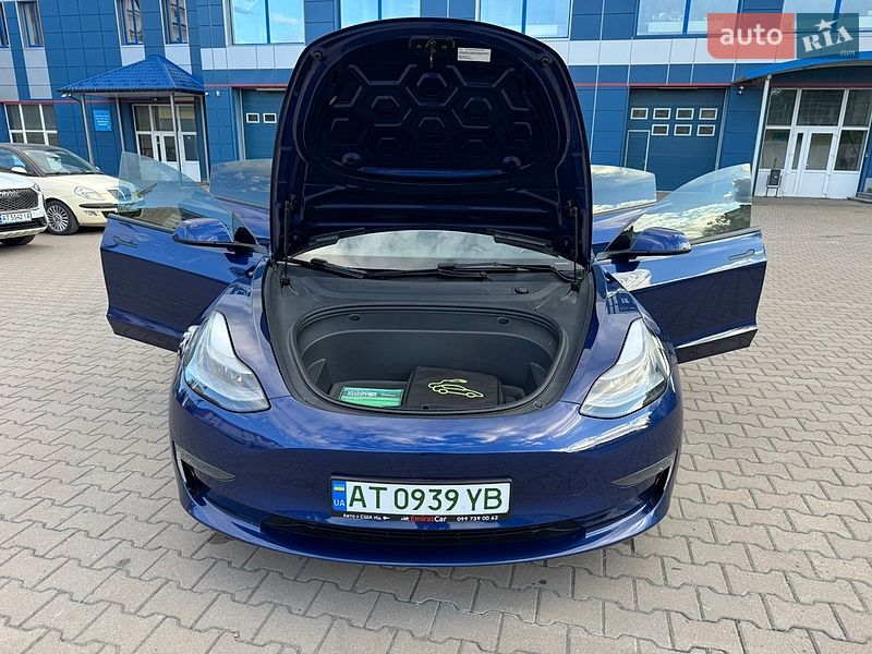 Седан Tesla Model 3 2023 в Ивано-Франковске