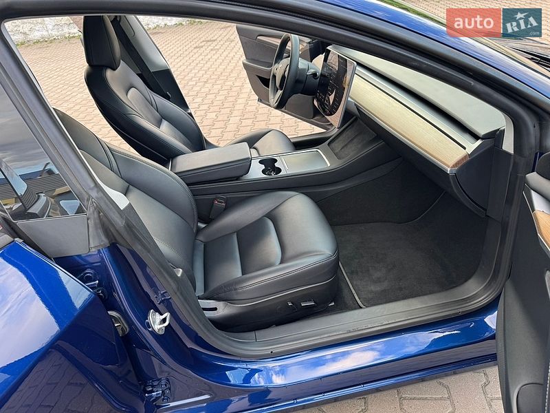 Седан Tesla Model 3 2023 в Ивано-Франковске