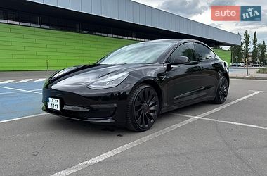 Седан Tesla Model 3 2022 в Киеве