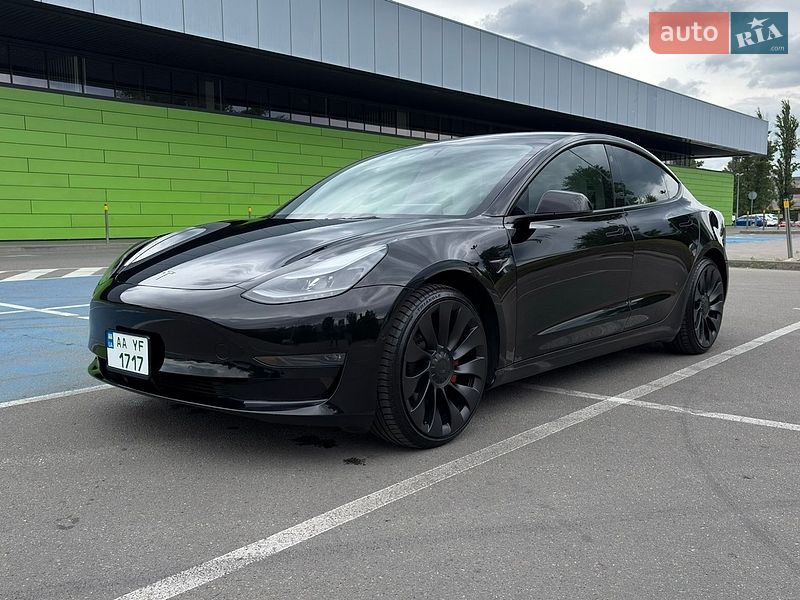 Седан Tesla Model 3 2022 в Киеве