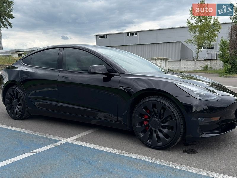 Седан Tesla Model 3 2022 в Киеве