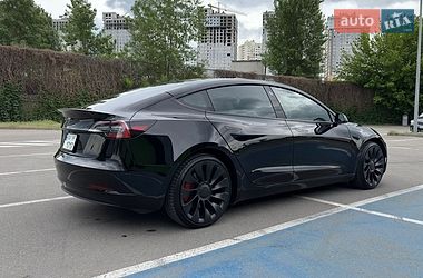 Седан Tesla Model 3 2022 в Киеве