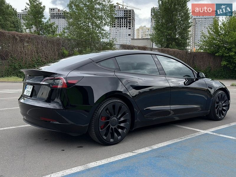 Седан Tesla Model 3 2022 в Киеве