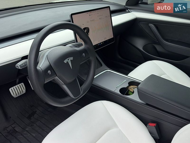 Седан Tesla Model 3 2022 в Киеве