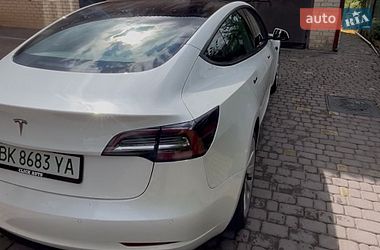 Седан Tesla Model 3 2021 в Рівному