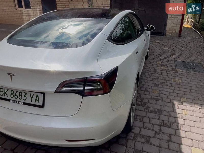 Седан Tesla Model 3 2021 в Рівному