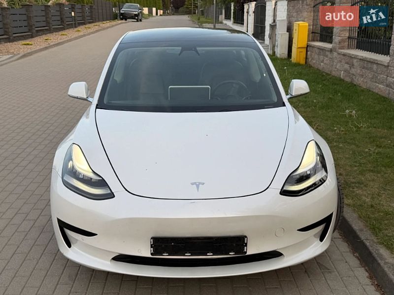 Седан Tesla Model 3 2019 в Ровно