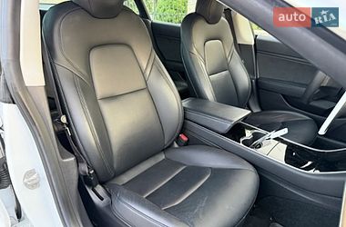 Седан Tesla Model 3 2019 в Ровно