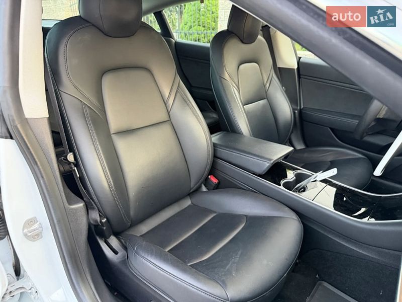 Седан Tesla Model 3 2019 в Ровно