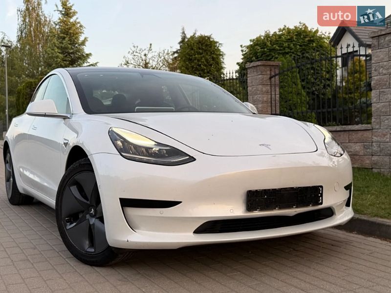 Седан Tesla Model 3 2019 в Ровно