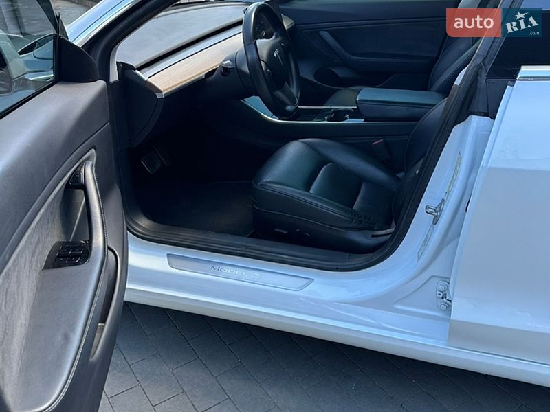 Седан Tesla Model 3 2019 в Києві