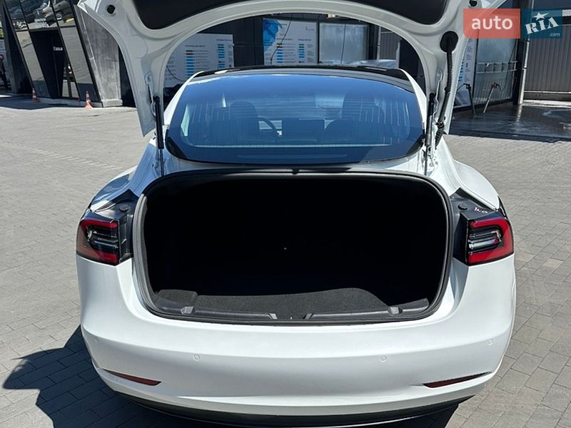 Седан Tesla Model 3 2019 в Києві