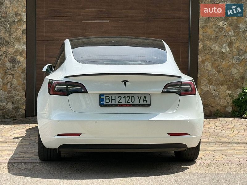 Седан Tesla Model 3 2020 в Одесі