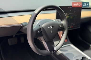 Седан Tesla Model 3 2023 в Ровно