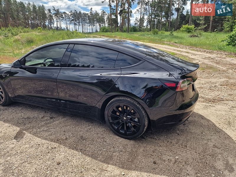 Седан Tesla Model 3 2022 в Черкасах
