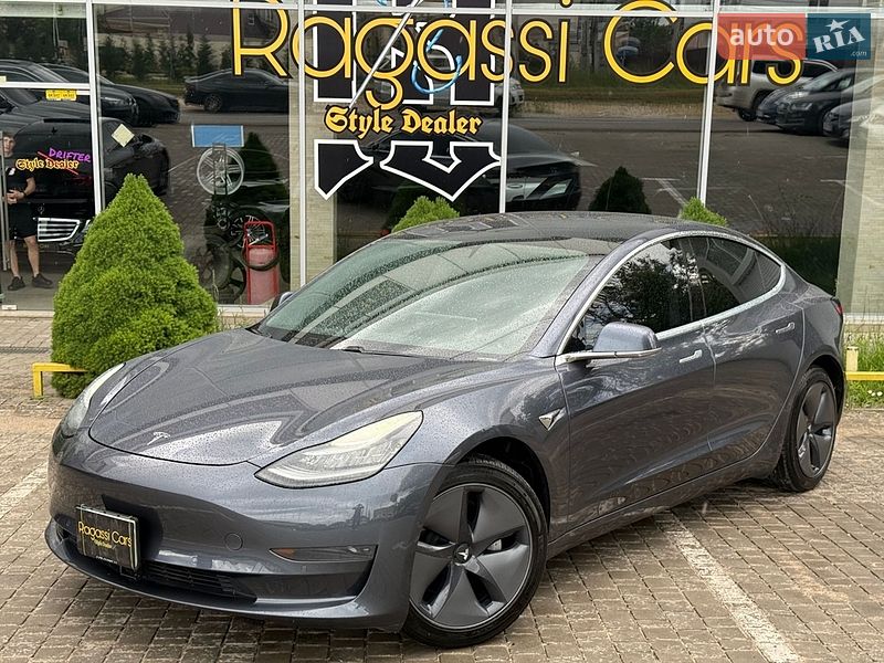 Седан Tesla Model 3 2020 в Одесі