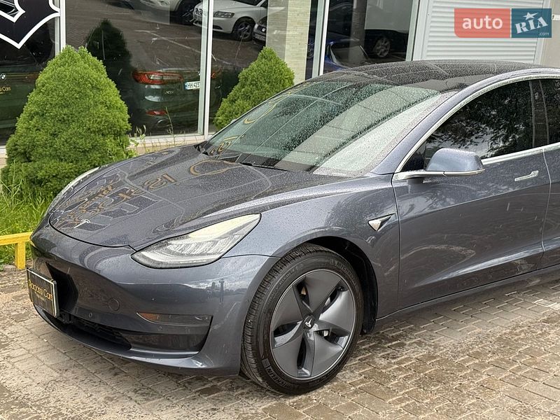 Седан Tesla Model 3 2020 в Одесі