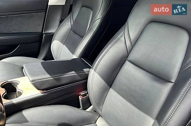 Седан Tesla Model 3 2020 в Коростене