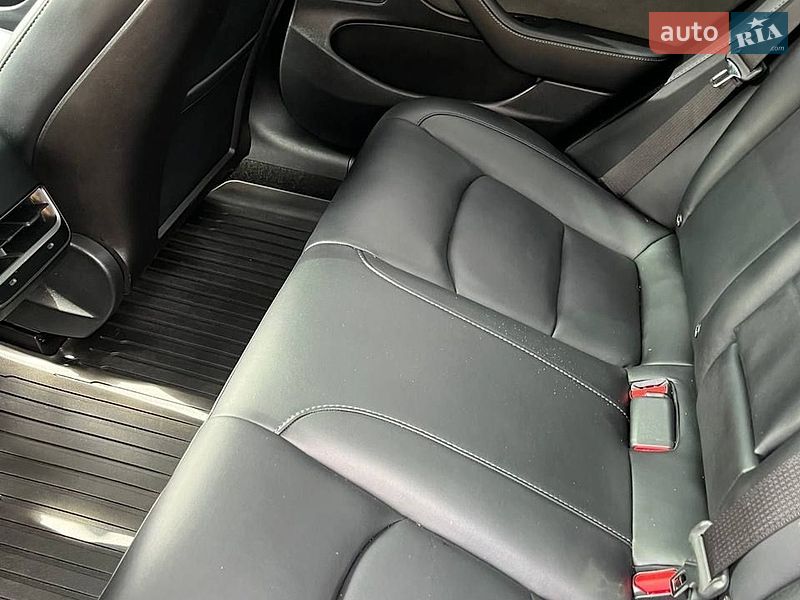 Седан Tesla Model 3 2020 в Коростене