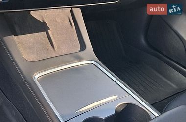 Седан Tesla Model 3 2021 в Киеве