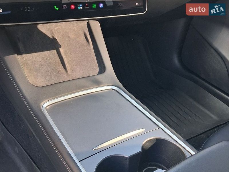 Седан Tesla Model 3 2021 в Киеве