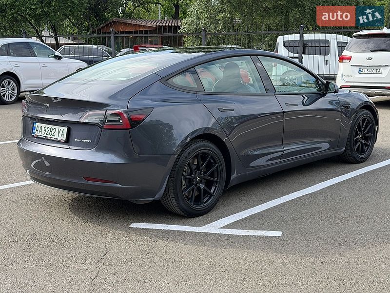 Седан Tesla Model 3 2021 в Киеве