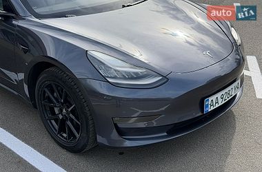 Седан Tesla Model 3 2021 в Киеве