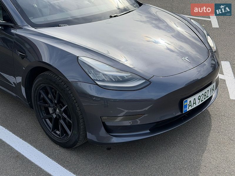 Седан Tesla Model 3 2021 в Киеве