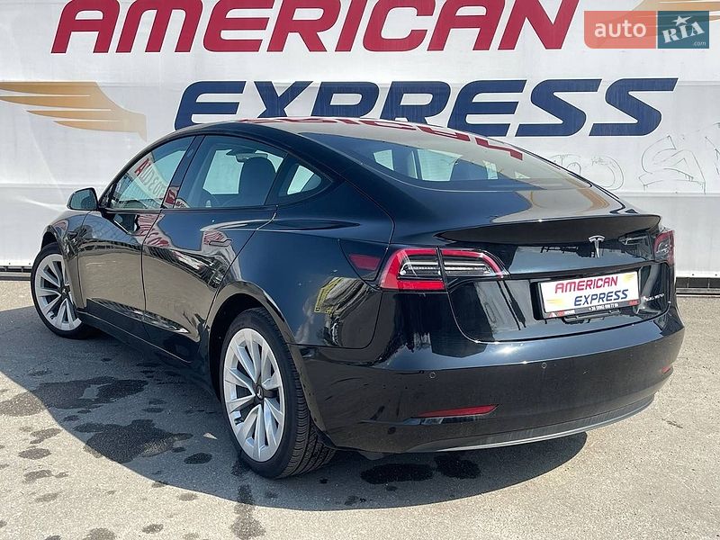 Седан Tesla Model 3 2021 в Києві