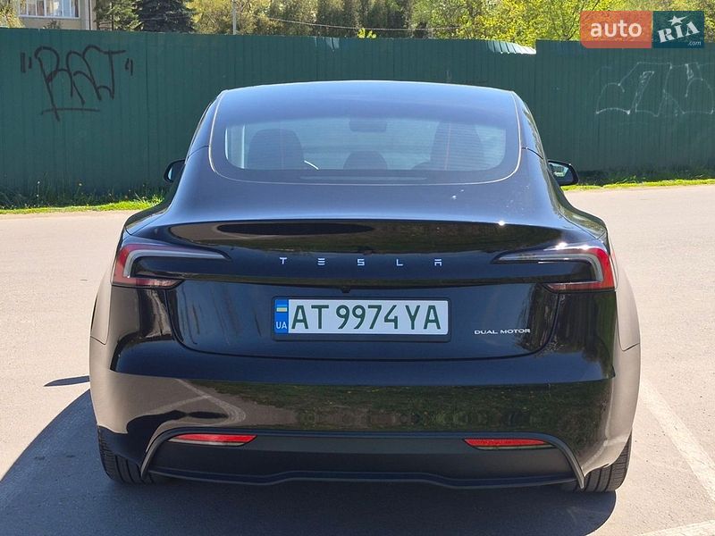 Седан Tesla Model 3 2024 в Ивано-Франковске