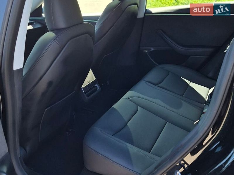 Седан Tesla Model 3 2024 в Ивано-Франковске
