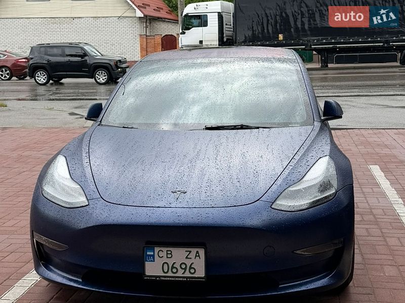 Седан Tesla Model 3 2022 в Чернигове