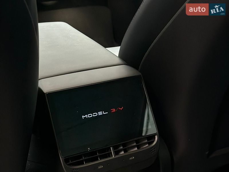 Седан Tesla Model 3 2022 в Чернигове
