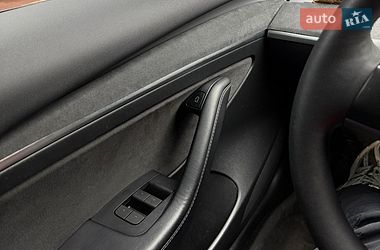 Седан Tesla Model 3 2022 в Чернигове