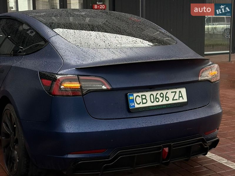 Седан Tesla Model 3 2022 в Чернигове