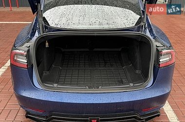 Седан Tesla Model 3 2022 в Чернигове