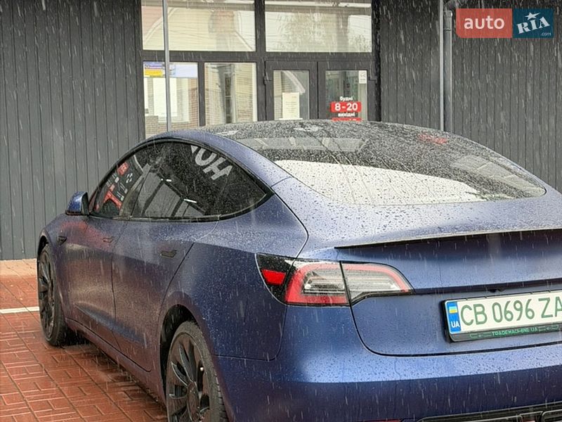 Седан Tesla Model 3 2022 в Чернигове