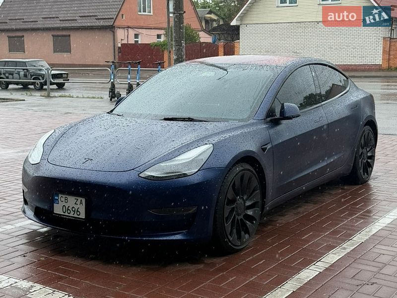 Седан Tesla Model 3 2022 в Чернигове