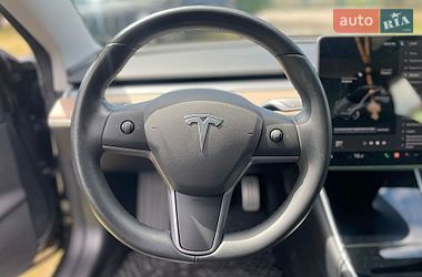 Седан Tesla Model 3 2019 в Львове