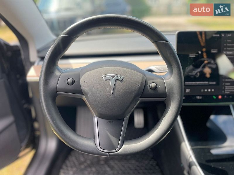 Седан Tesla Model 3 2019 в Львове