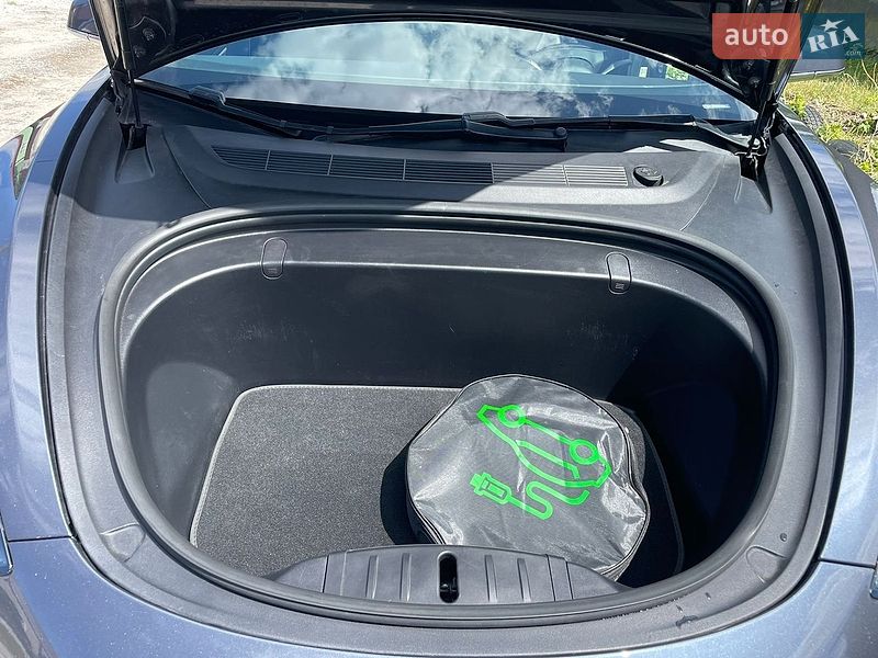 Седан Tesla Model 3 2019 в Львове