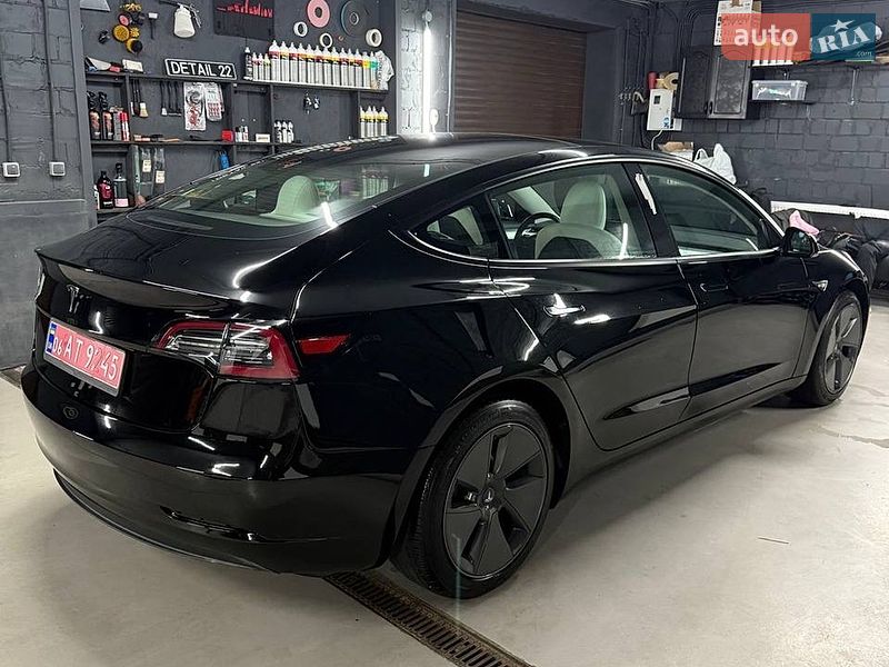 Седан Tesla Model 3 2023 в Києві