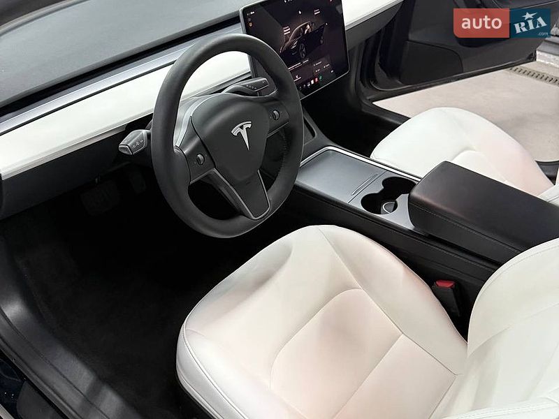 Седан Tesla Model 3 2023 в Києві