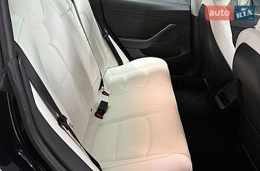 Седан Tesla Model 3 2023 в Києві