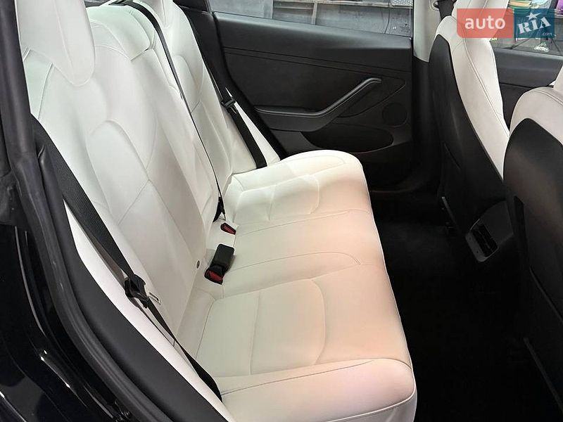 Седан Tesla Model 3 2023 в Києві